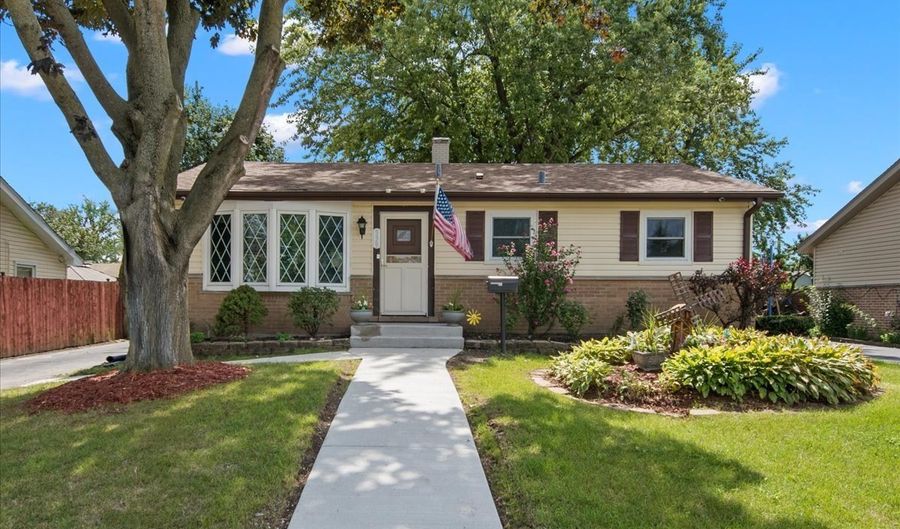 539 W Rose Ave, Addison, IL 60101 - 3 Beds, 2 Bath