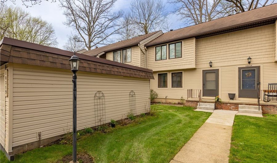 10219 Spinnaker Run, Aurora, OH 44202 - 3 Beds, 2 Bath
