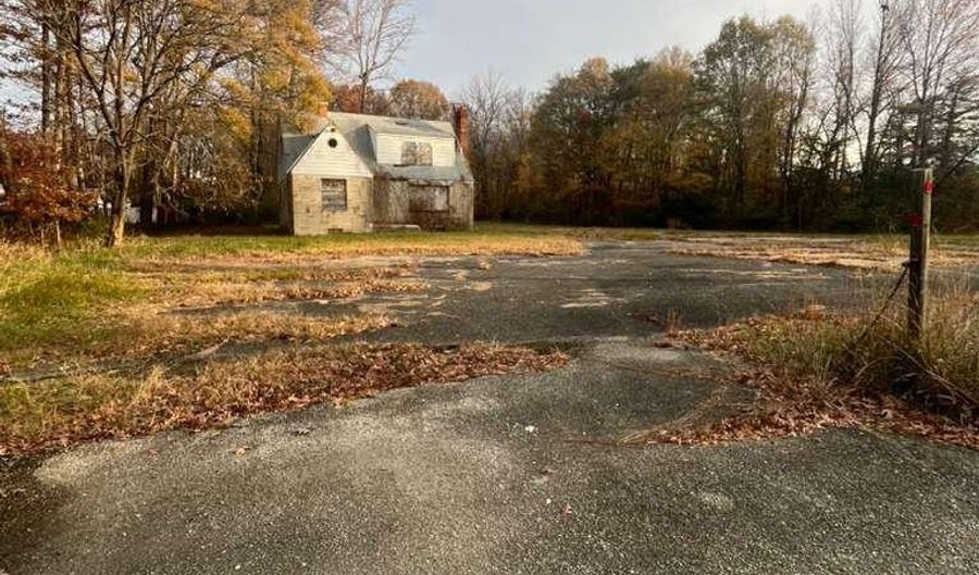 15717 LIVINGSTON Rd, Accokeek, MD 20607 - 2 Beds, 1 Bath