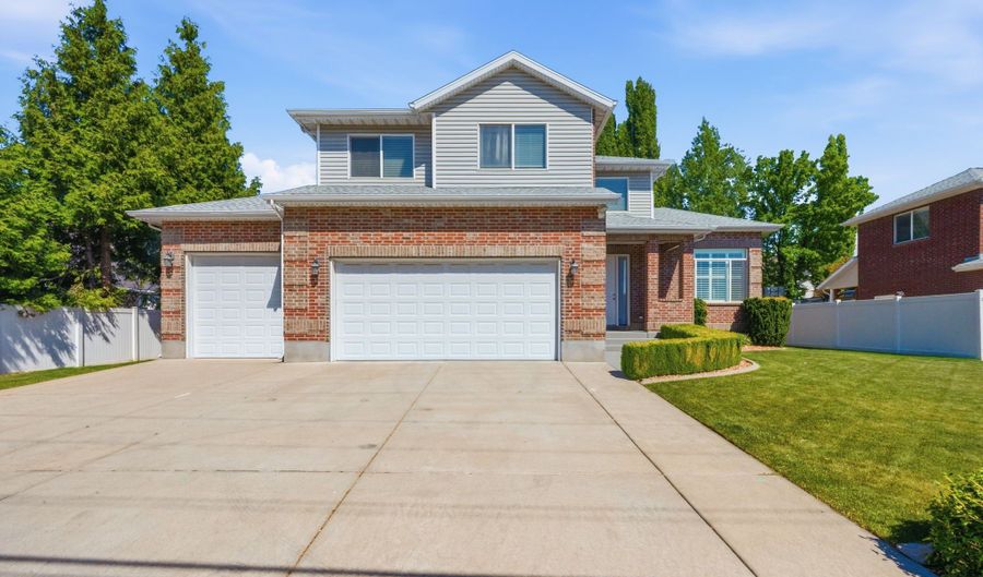 914 N 400 W, Centerville, UT 84014 - 5 Beds, 4 Bath