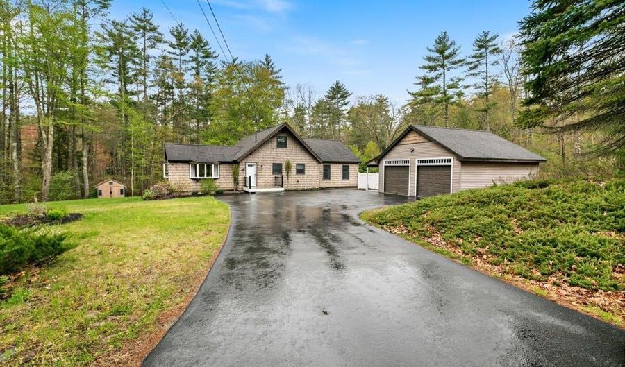 149 Pheasant Run Dr, Chester, NH 03036 - 3 Beds, 2 Bath