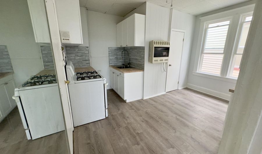 359 AVENUE E 4, Bayonne, NJ 07002 - 1 Beds, 1 Bath