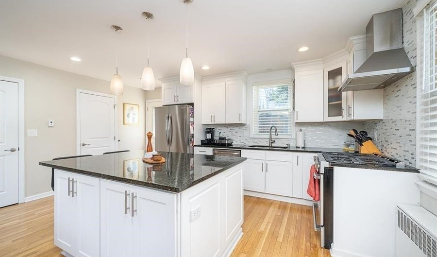 118 W 46TH St, Bayonne, NJ 07002 - 3 Beds, 2 Bath