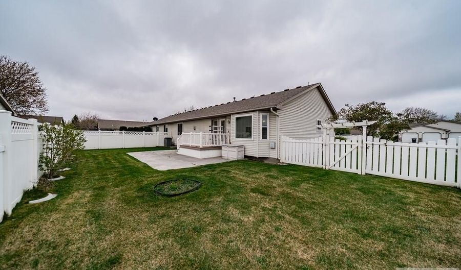 3557 Stonegate Dr, Ammon, ID 83406 - 4 Beds, 3 Bath