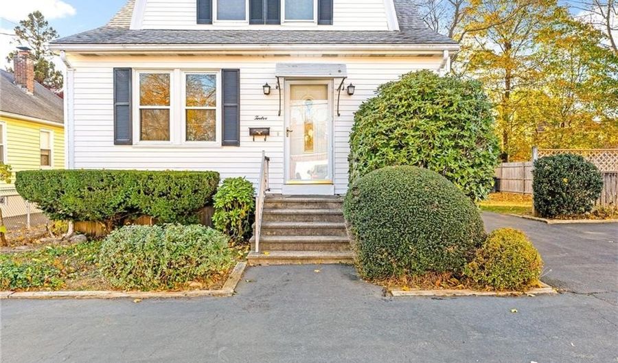 12 Lookout Ave, North Providence, RI 02911 - 3 Beds, 2 Bath