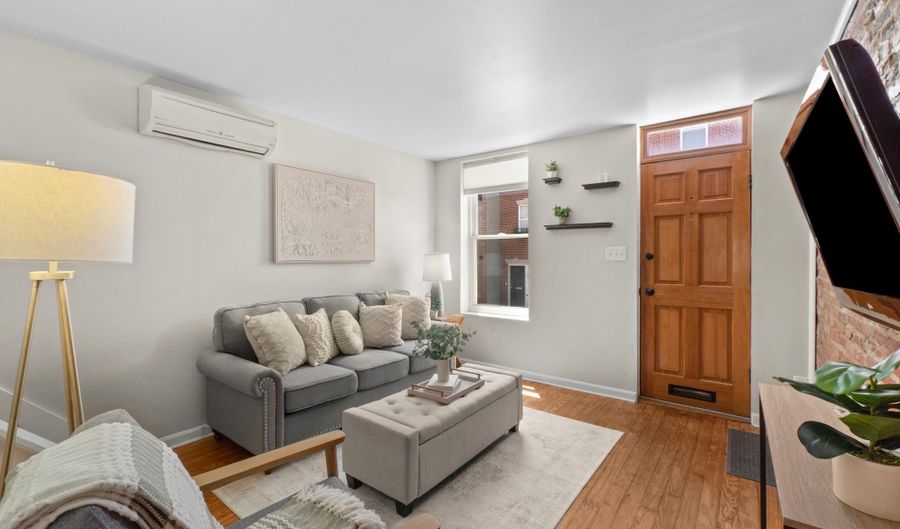 909 S STREEPER St, Baltimore, MD 21224 - 2 Beds, 1 Bath