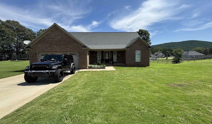 86 SUNSET ALICE Ln, Anniston, AL 36207 - 3 Beds, 5 Bath