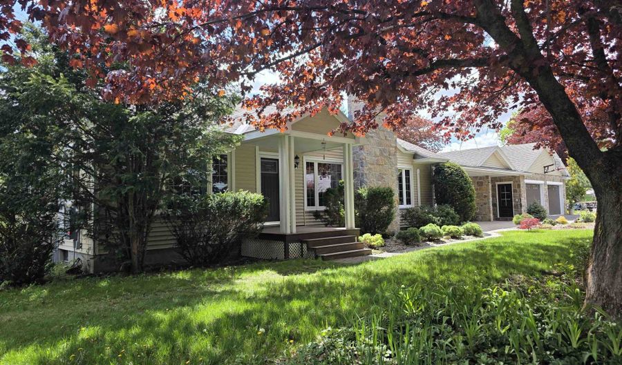 171 Green Mdw, Brattleboro, VT 05301 - 3 Beds, 3 Bath