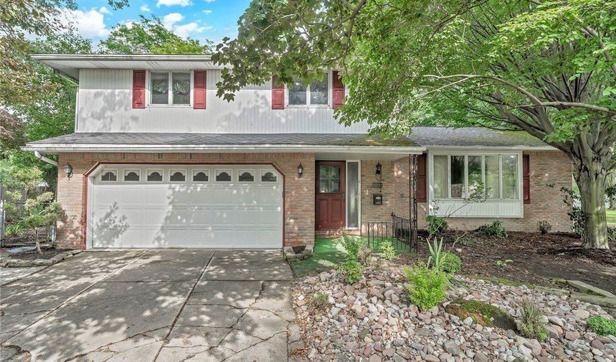 8 Countryside Ct, Amherst, NY 14221 - 4 Beds, 2 Bath