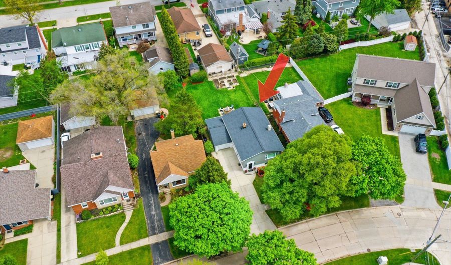 639 N Kaspar Ave, Arlington Heights, IL 60004 - 4 Beds, 2 Bath