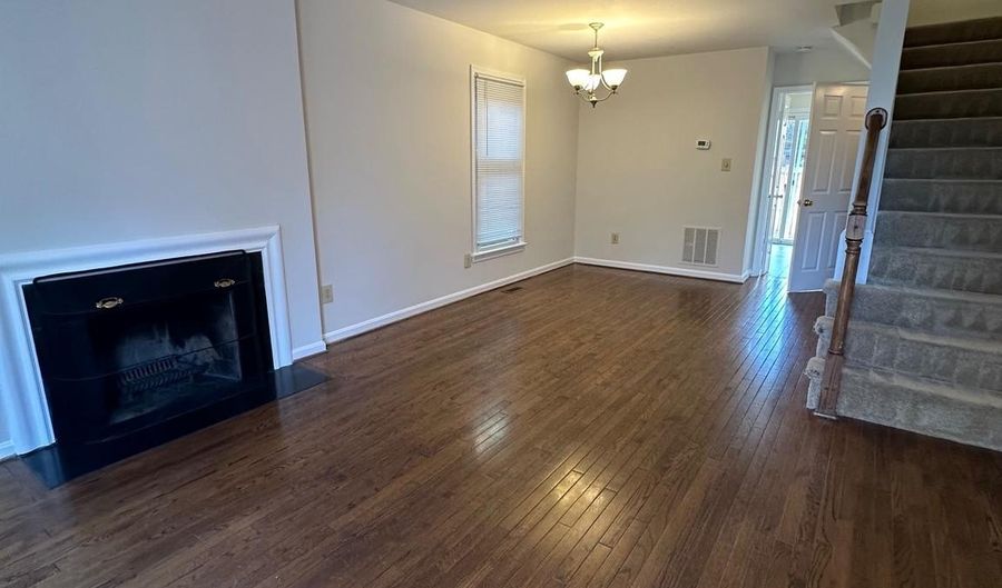 529 COLECROFT Ct, Alexandria, VA 22314 - 3 Beds, 2 Bath