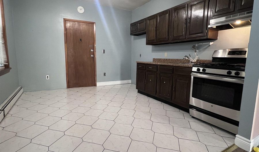 407 KENNEDY Blvd 1R, Bayonne, NJ 07002 - 2 Beds, 1 Bath