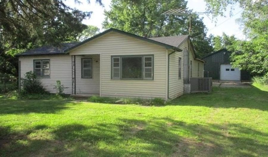 4704 SW 101st Ter, Augusta, KS 67010 - 3 Beds, 2 Bath