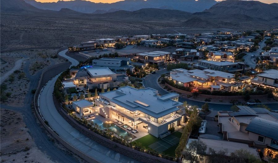 14 Magic Stone Ln, Las Vegas, NV 89135 - 6 Beds, 8 Bath