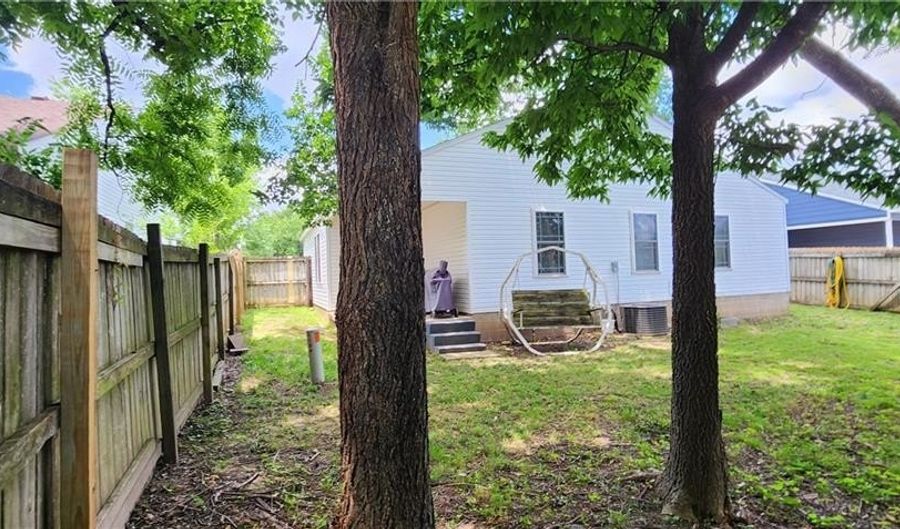 1210 Spring St, Bentonville, AR 72712 - 3 Beds, 2 Bath