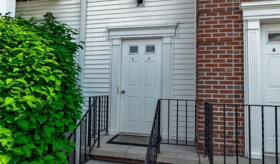 920 Hopkins Rd J, Amherst, NY 14221 - 2 Beds, 2 Bath