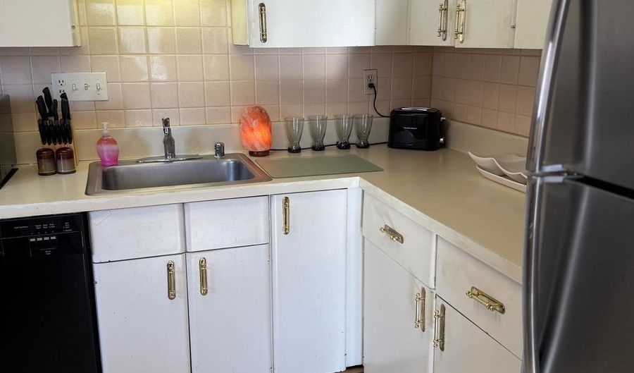 637 22ND St S, Arlington, VA 22202 - 2 Beds, 1 Bath