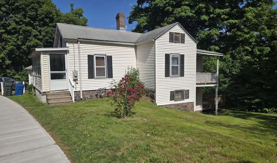 160 Main St, Berlin, CT 06037 - 3 Beds, 2 Bath