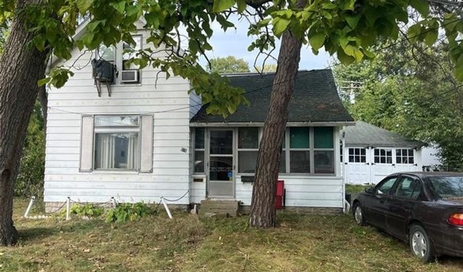 618 Green St, Algonac, MI 48001 - 2 Beds, 1 Bath