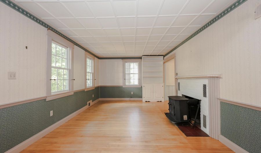90 E Side Dr, Concord, NH 03301 - 3 Beds, 2 Bath