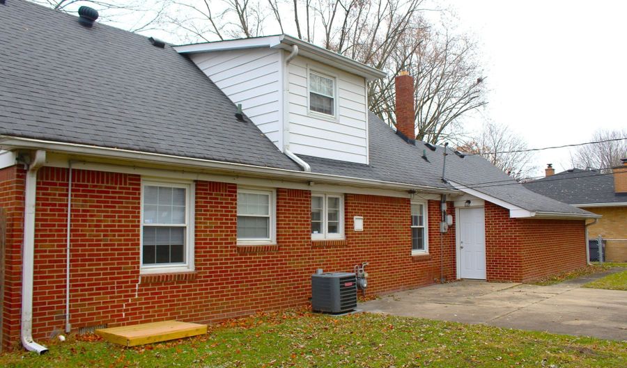 1905 E 47th St, Anderson, IN 46013 - 4 Beds, 2 Bath