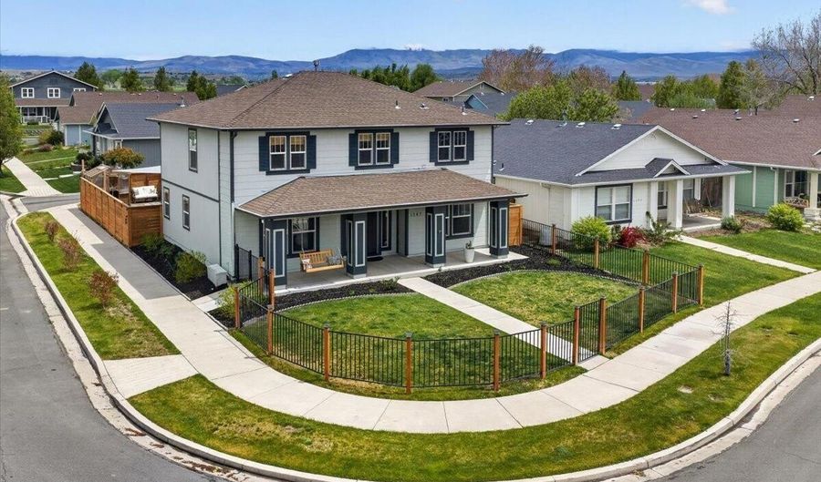 1347 Scarlet Oak Dr, Gardnerville, NV 89410 - 3 Beds, 3 Bath