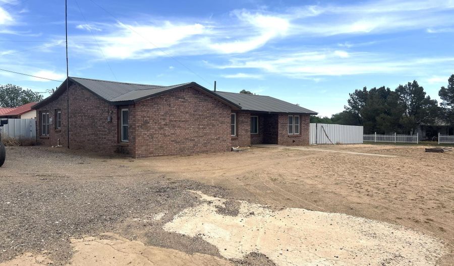 108 E 9th St, Amherst, TX 79312 - 3 Beds, 2 Bath