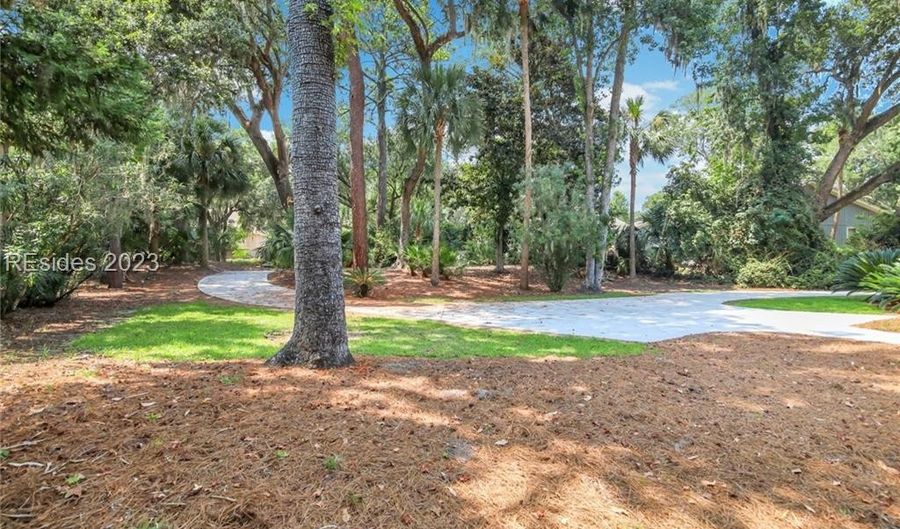 10 Hunt Club Ct, Hilton Head Island, SC 29928 - 5 Beds, 5 Bath