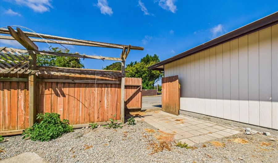 3226 Janes Rd, Arcata, CA 95521 - 3 Beds, 1 Bath