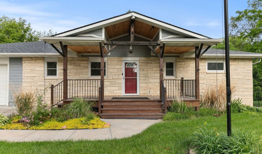 1305 S 4th Ave, Beatrice, NE 68310 - 2 Beds, 3 Bath