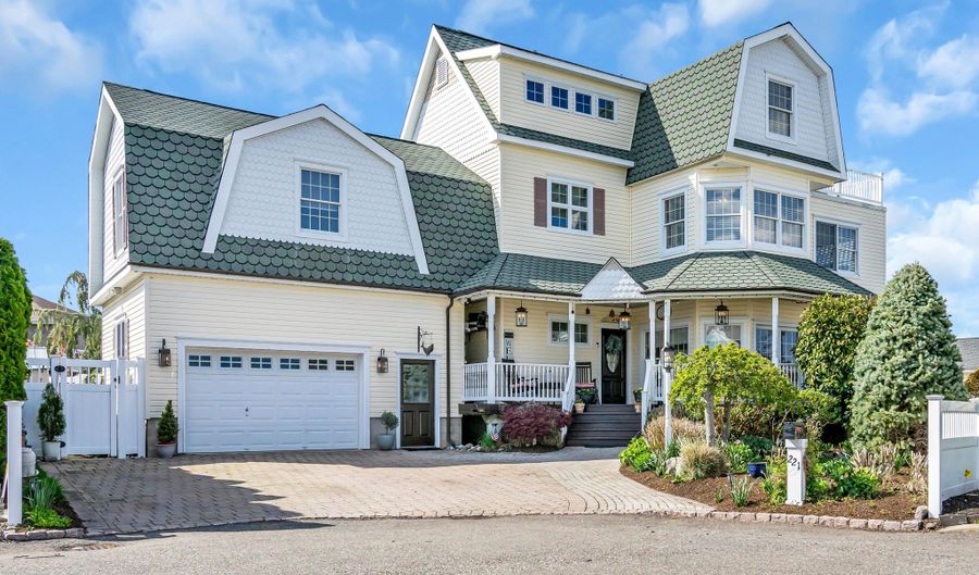 221 Magnolia Dr, Bayville, NJ 08721 - 5 Beds, 3 Bath