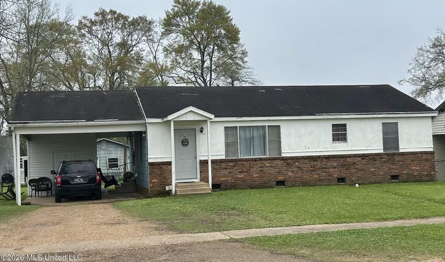 110 Main St, Brookhaven, MS 39601 - 3 Beds, 1 Bath