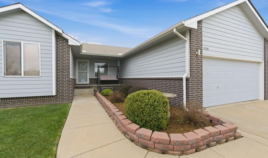 1719 E Aster St, Andover, KS 67219 - 5 Beds, 3 Bath