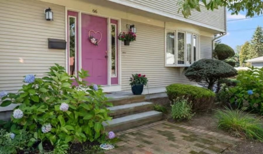 66 Foxglove Dr, Cranston, RI 02920 - 4 Beds, 4 Bath