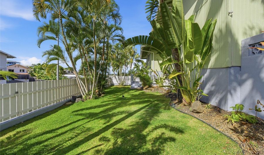 1386 Nanialii St, Kailua, HI 96734 - 4 Beds, 3 Bath