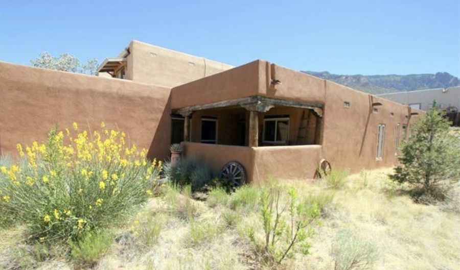 785 Tramway Ln NE 17B, Albuquerque, NM 87122 - 2 Beds, 2 Bath