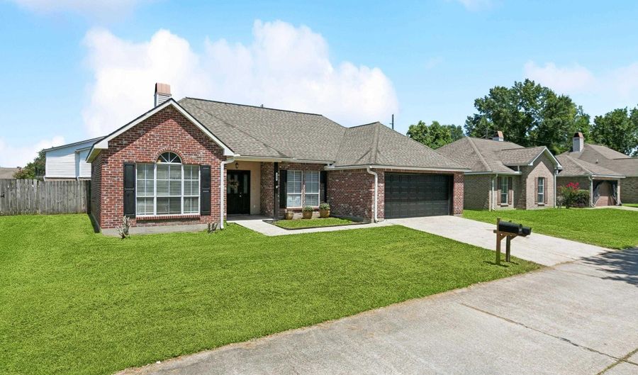 240 Briarhaven Dr, Baton Rouge, LA 70810 - 3 Beds, 2 Bath