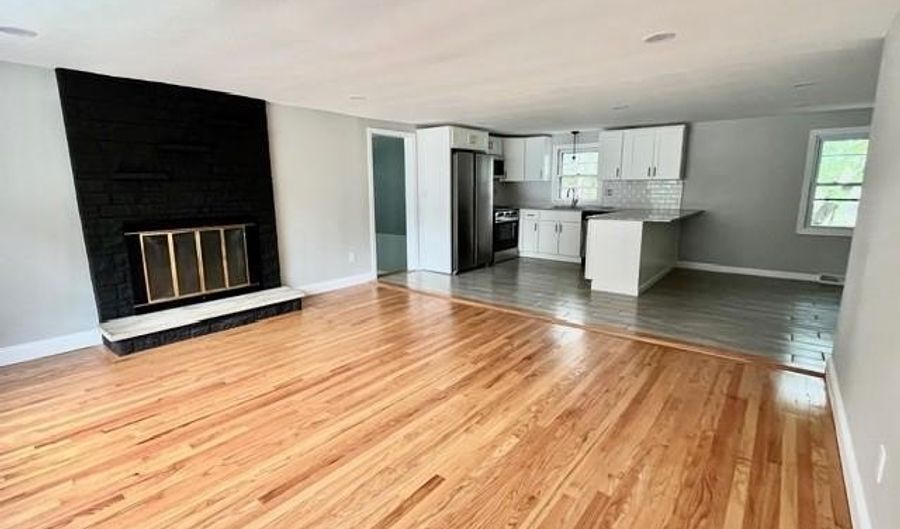 33 Howard Ave, North Providence, RI 02911 - 3 Beds, 1 Bath