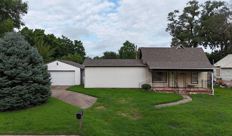 615 N 5th, Arkansas City, KS 67005 - 2 Beds, 1 Bath