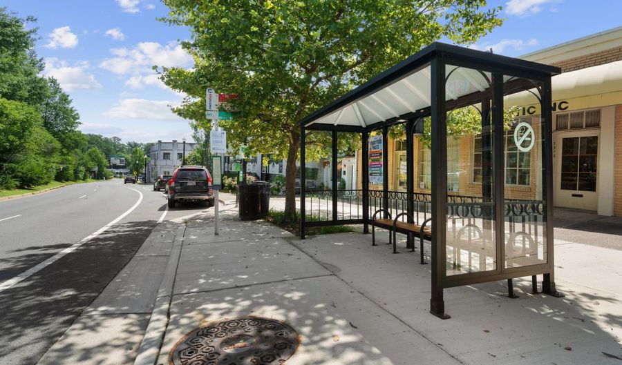2101 N MONROE St 213, Arlington, VA 22207 - 1 Beds, 1 Bath