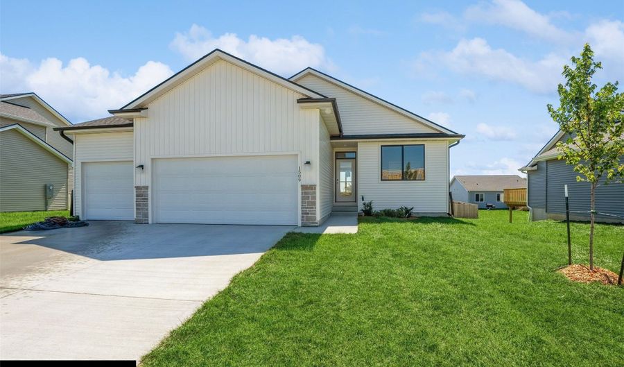 4403 NE 8th St, Ankeny, IA 50021 - 3 Beds, 2 Bath