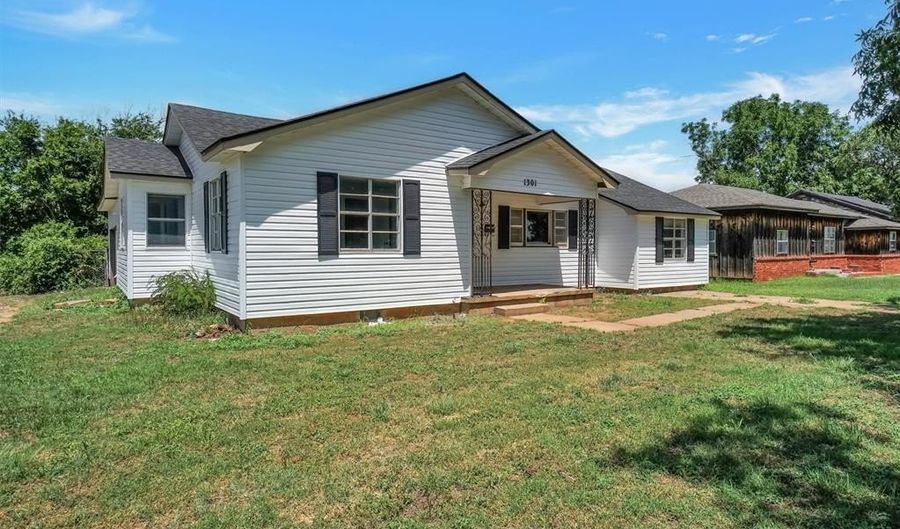 1301 N Crain St, Altus, OK 73521 - 3 Beds, 1 Bath
