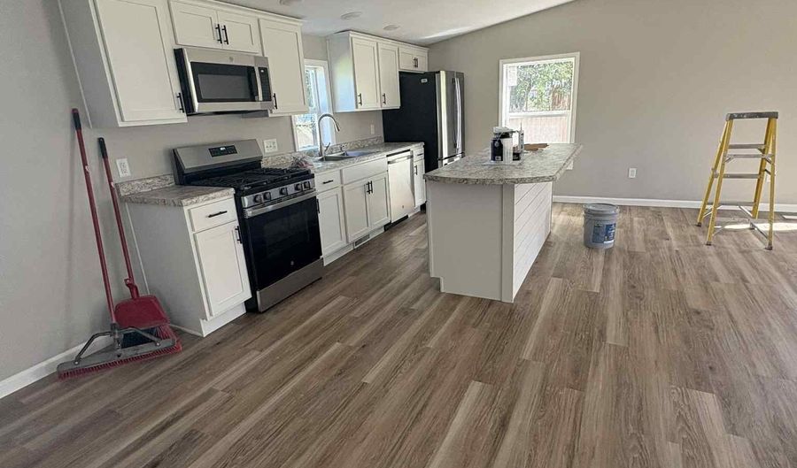 406 W Lincoln St, Ashley, IN 46705 - 3 Beds, 2 Bath