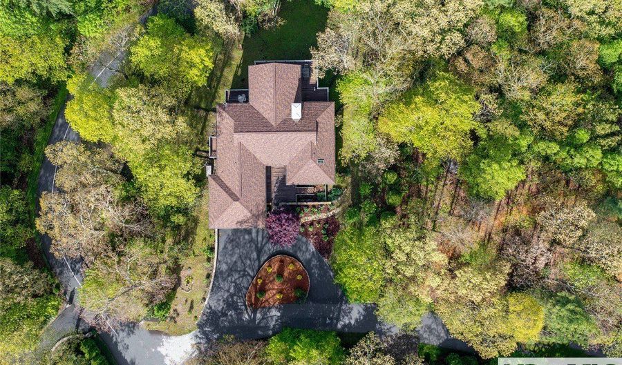 16 S Sassafras Ct, Highlands, NC 28741 - 4 Beds, 5 Bath