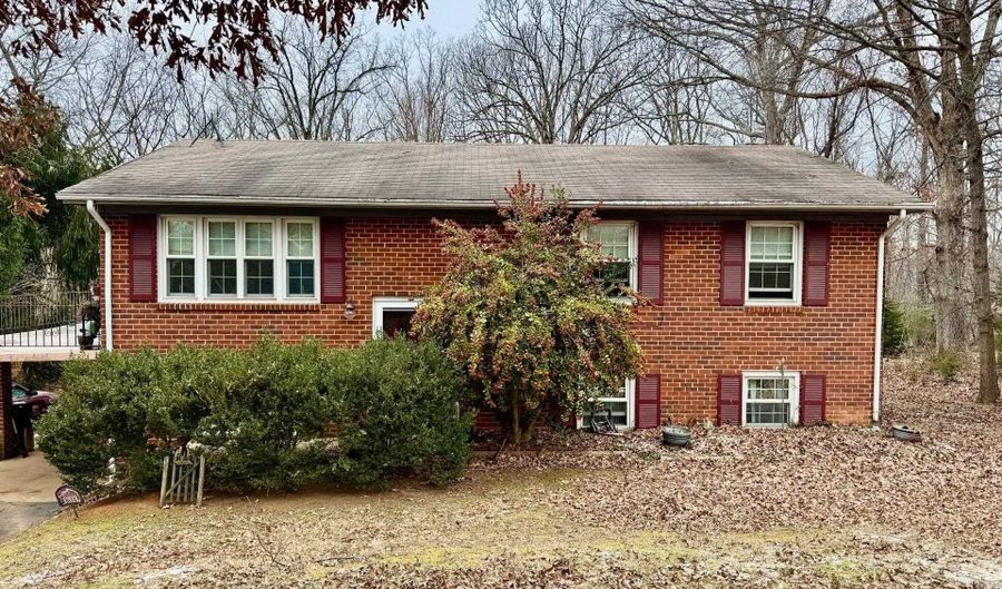 1614 AVONDALE Dr, Altavista, VA 24517 - 3 Beds, 3 Bath