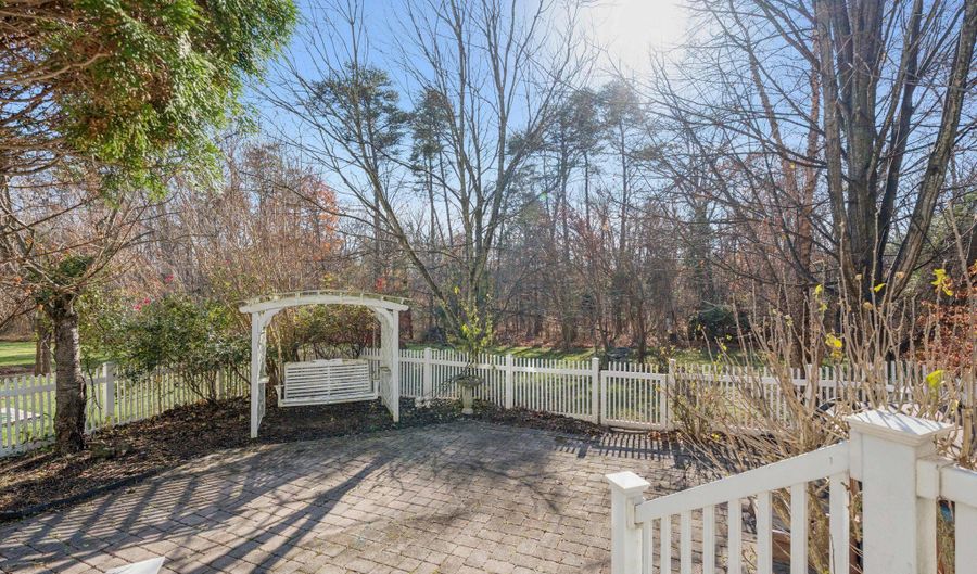 21590 MERION St, Ashburn, VA 20147 - 3 Beds, 3 Bath