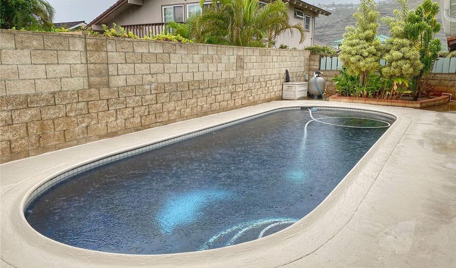 7189 Koamano St, Honolulu, HI 96825 - 4 Beds, 2 Bath