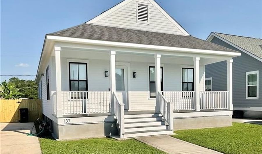 137 SEAL Dr, Arabi, LA 70032 - 3 Beds, 2 Bath