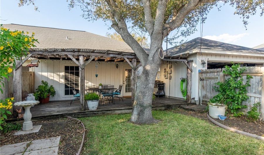 1706 Agarito Ave, Alice, TX 78332 - 2 Beds, 2 Bath