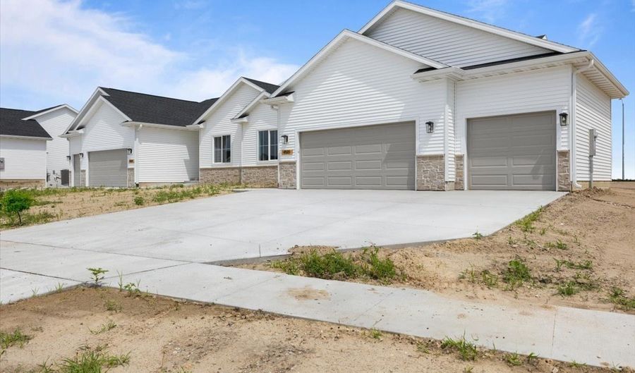 4510 NW 17th St, Ankeny, IA 50023 - 4 Beds, 3 Bath